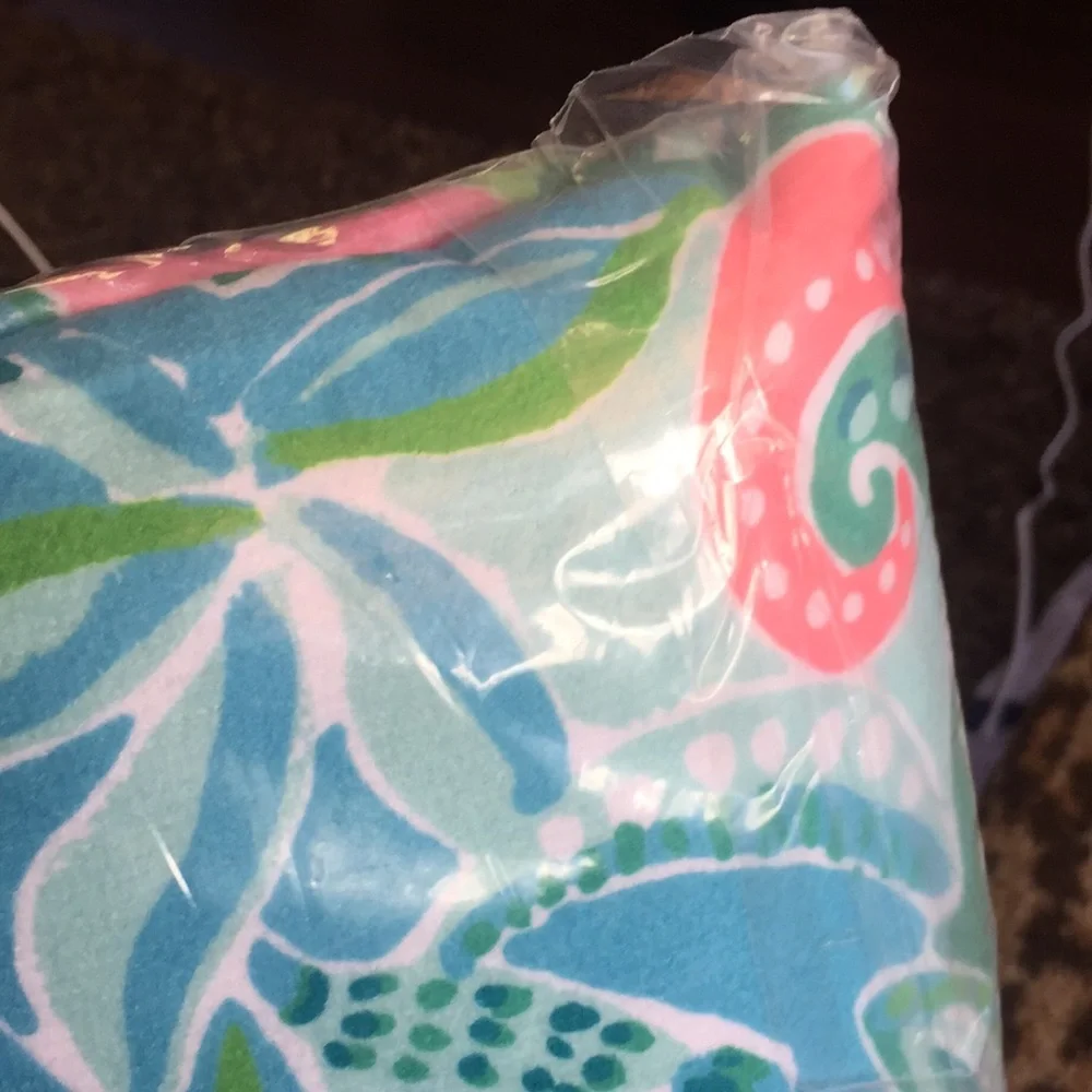 Lilly Pulitzer Lounge Beach Towel Pink BIP (FFF) Brand New